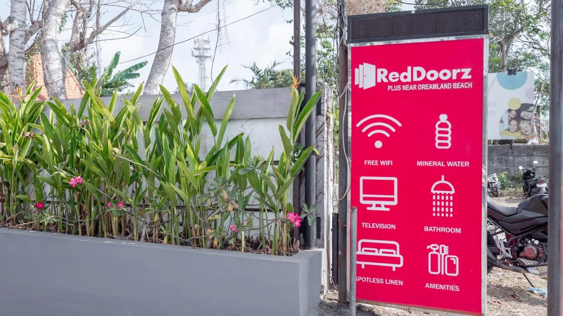 Hotel Reddoorz @ Uluwatu Suites